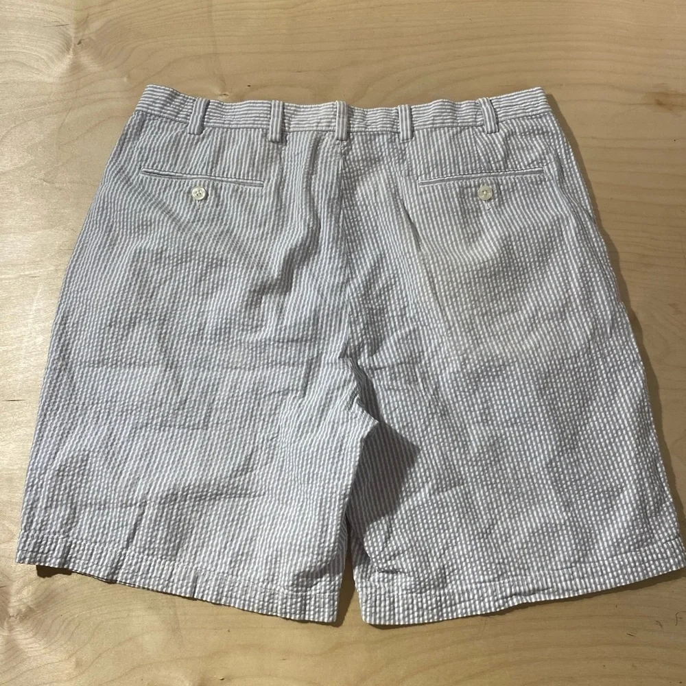 Jos. A. Bank Gray Pinstriped Men's Shorts 38 (HD)